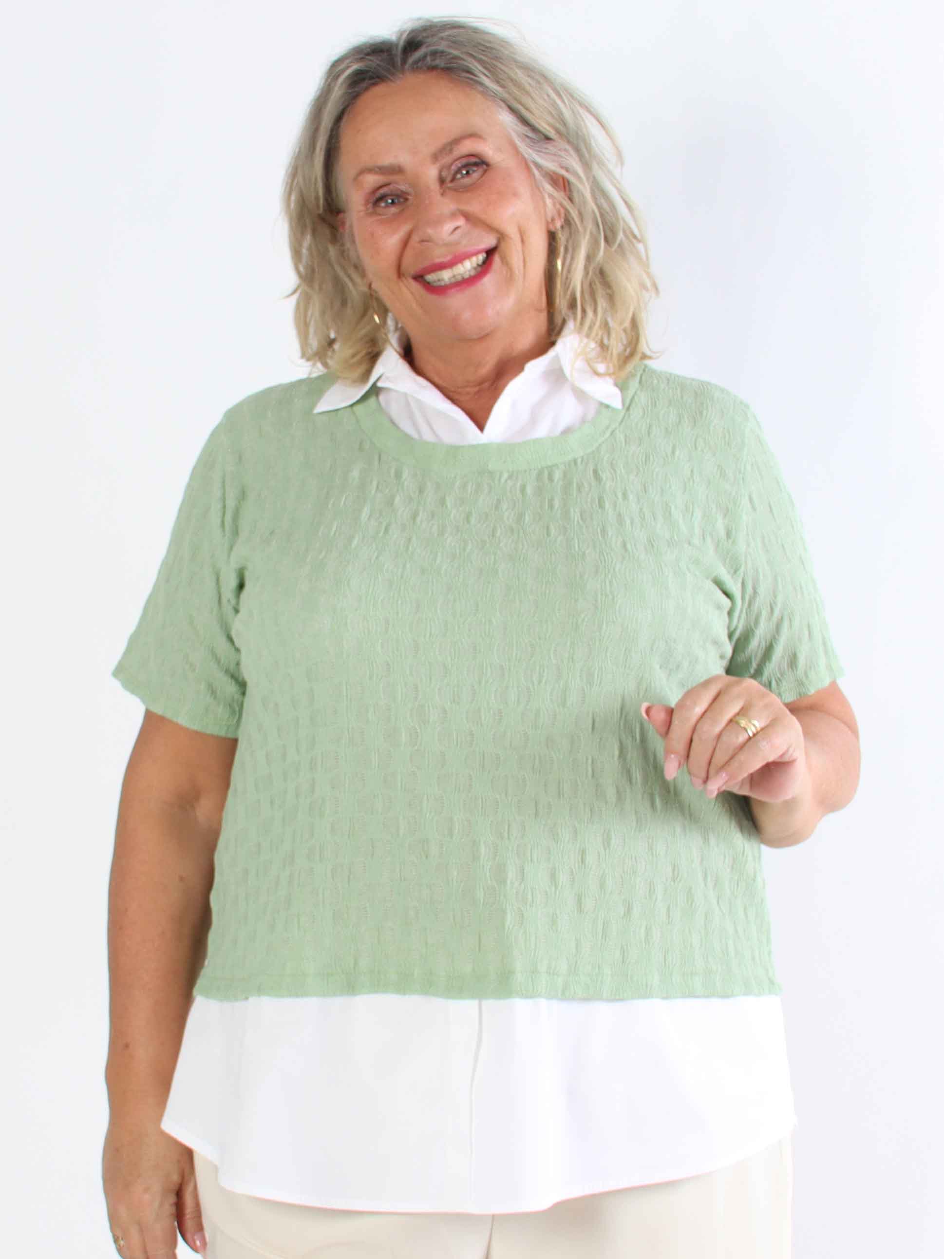 Shandel - Sød stretchy plus size bluse med skjortedetaljer